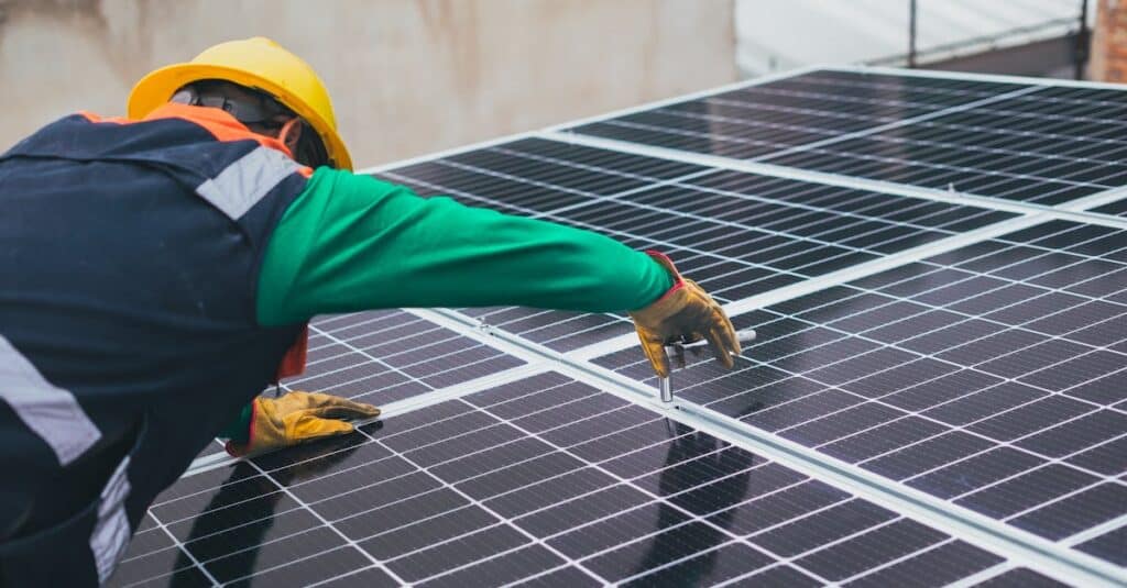 découvrez les enjeux et les solutions de la transition énergétique. explorez comment les technologies renouvelables et les initiatives durables transforment notre manière de consommer et de produire de l'énergie pour un avenir plus vert.